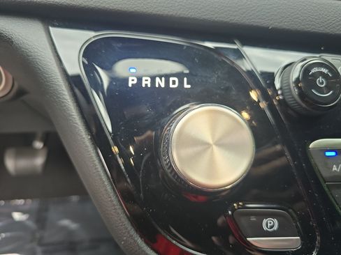 Used 2025 Chrysler Pacifica Select FWD image 22