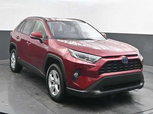 Used 2020 Toyota RAV4 XLE image 1