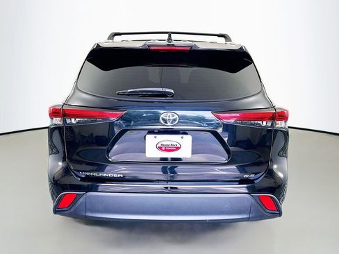Used 2023 Toyota Highlander XLE FWD image 6