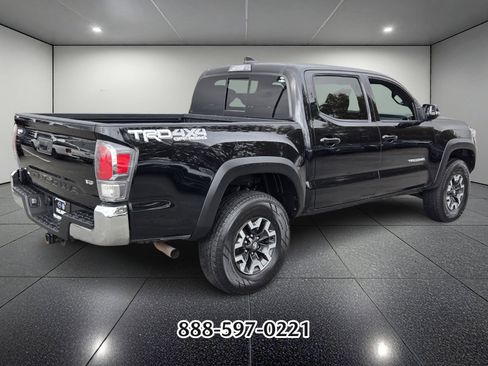Used 2021 Toyota Tacoma TRD Off-Road image 3