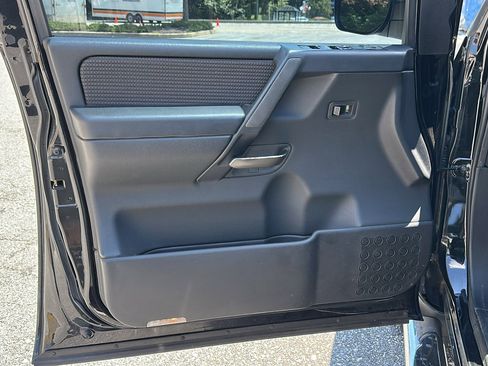 Used 2014 Nissan Titan SV image 15