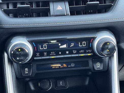 Used 2020 Toyota RAV4 XLE w/ Convenience Package image 18