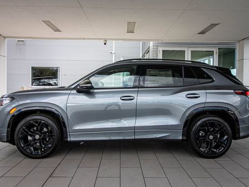 New 2026 Volkswagen Tiguan SE R-Line FWD image 14