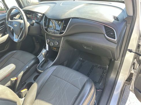 Used 2019 Chevrolet Trax LT w/ Driver Confidence Package image 25