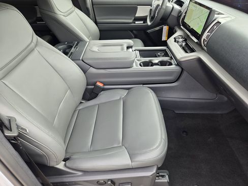 New 2026 Ford Expedition Active image 16