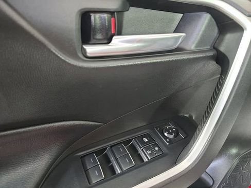 Used 2022 Toyota RAV4 XLE w/ Convenience Package image 27