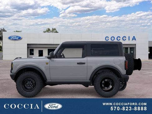 New 2026 Ford Bronco Badlands w/ Black Appearance Package AWD/4WD image 3