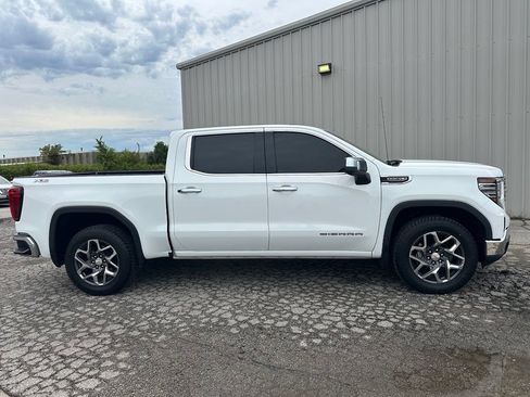 Used 2022 GMC Sierra 1500 SLT w/ SLT Premium Package AWD/4WD image 4