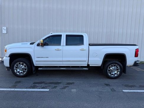 Used 2019 GMC Sierra 2500 Denali w/ Duramax Plus Package image 2