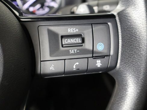 Used 2023 Nissan Rogue SV image 33