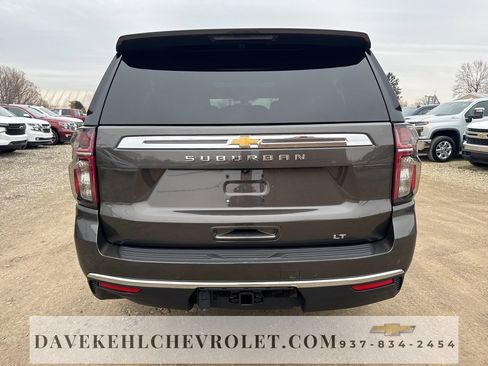 Used 2021 Chevrolet Suburban LT w/ Luxury Package image 4