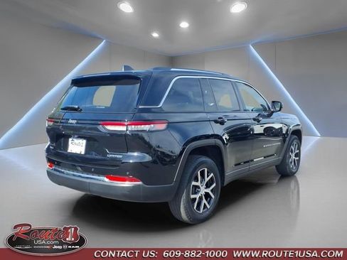 Used 2023 Jeep Grand Cherokee Limited AWD/4WD image 3