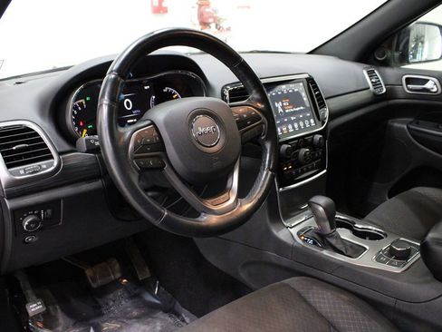 Used 2019 Jeep Grand Cherokee Laredo image 24