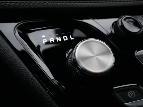 New 2026 Chrysler Pacifica Limited w/ Uconnect Theater Family Group image 19