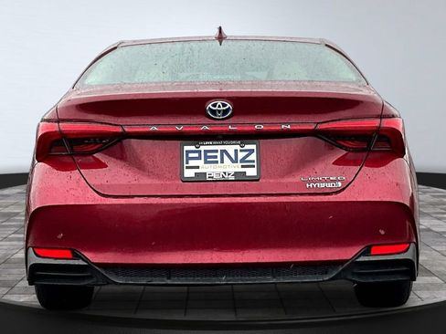 Used 2019 Toyota Avalon Limited w/ Advanced Safety Package FWD image 5