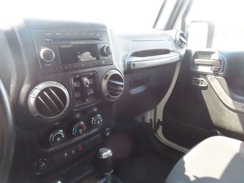 Used 2018 Jeep Wrangler Unlimited Sport S AWD/4WD image 31