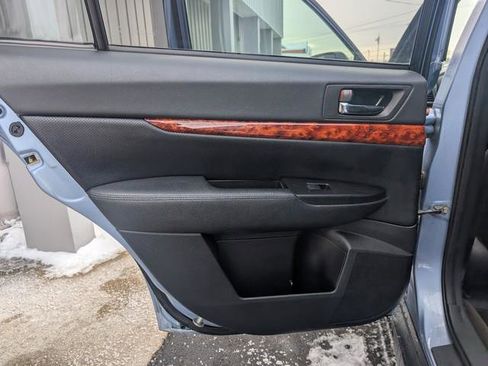 Used 2011 Subaru Outback 2.5i Limited image 15