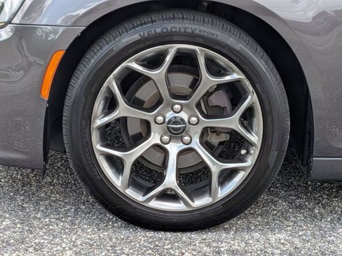 Used 2018 Chrysler 300 S w/ 300S Premium Group RWD image 14