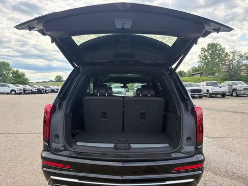 Used 2022 Cadillac XT6 Premium Luxury w/ Platinum Package AWD/4WD image 40