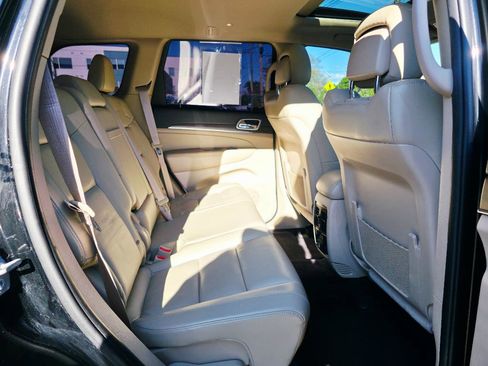 Used 2018 Jeep Grand Cherokee Limited AWD/4WD image 16