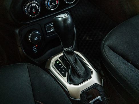 Used 2016 Jeep Renegade 75th Anniversary AWD/4WD image 28