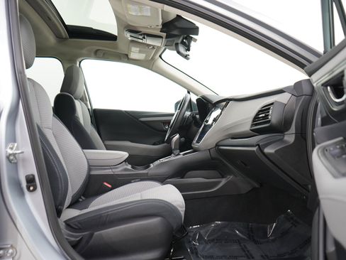 Used 2025 Subaru Outback Premium AWD/4WD image 11