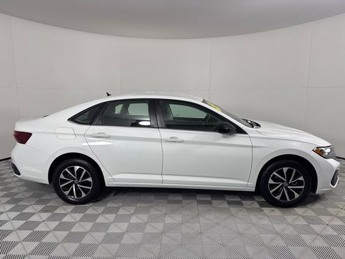 Used 2024 Volkswagen Jetta S image 4