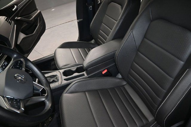 Used 2024 Volkswagen Jetta SE FWD image 16