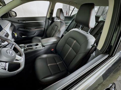 New 2026 Nissan Altima 2.5 SR AWD/4WD image 16