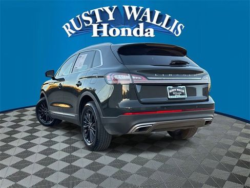 Used 2022 Lincoln Nautilus Reserve image 3