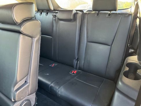 Used 2023 Toyota Highlander XLE AWD/4WD image 6