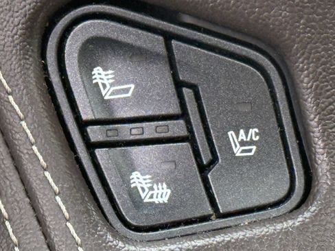 Used 2016 Chevrolet Suburban LTZ image 14