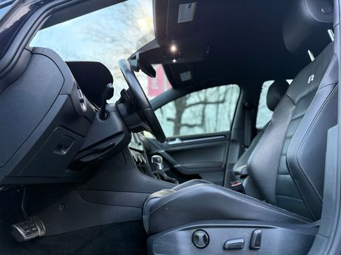 Used 2017 Volkswagen Golf R 4-Door image 11