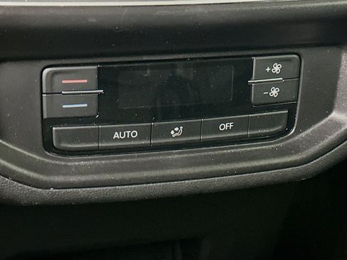 Used 2025 Volkswagen Atlas SE image 26