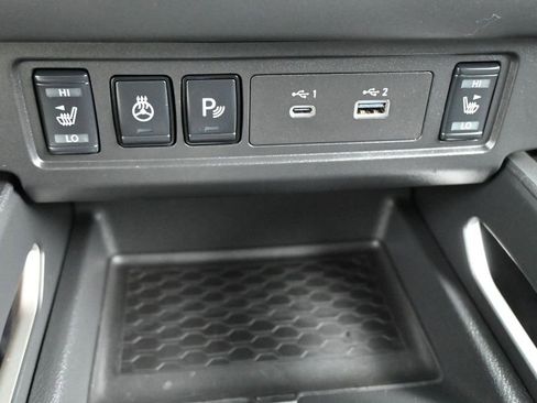 Used 2025 Nissan Frontier SV w/ SV Convenience Package RWD image 13