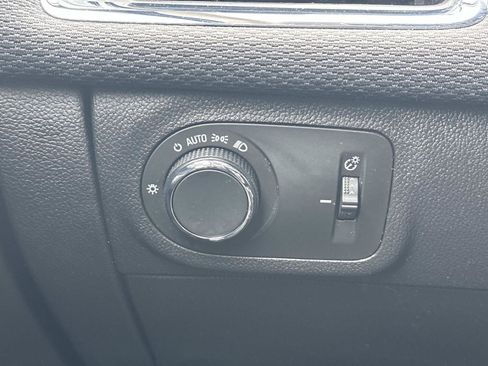 Used 2017 Chevrolet Cruze LT image 25