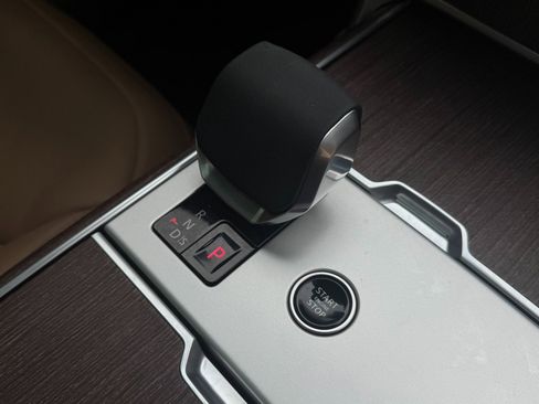 Used 2024 Land Rover Range Rover Long Wheelbase Autobiography image 28