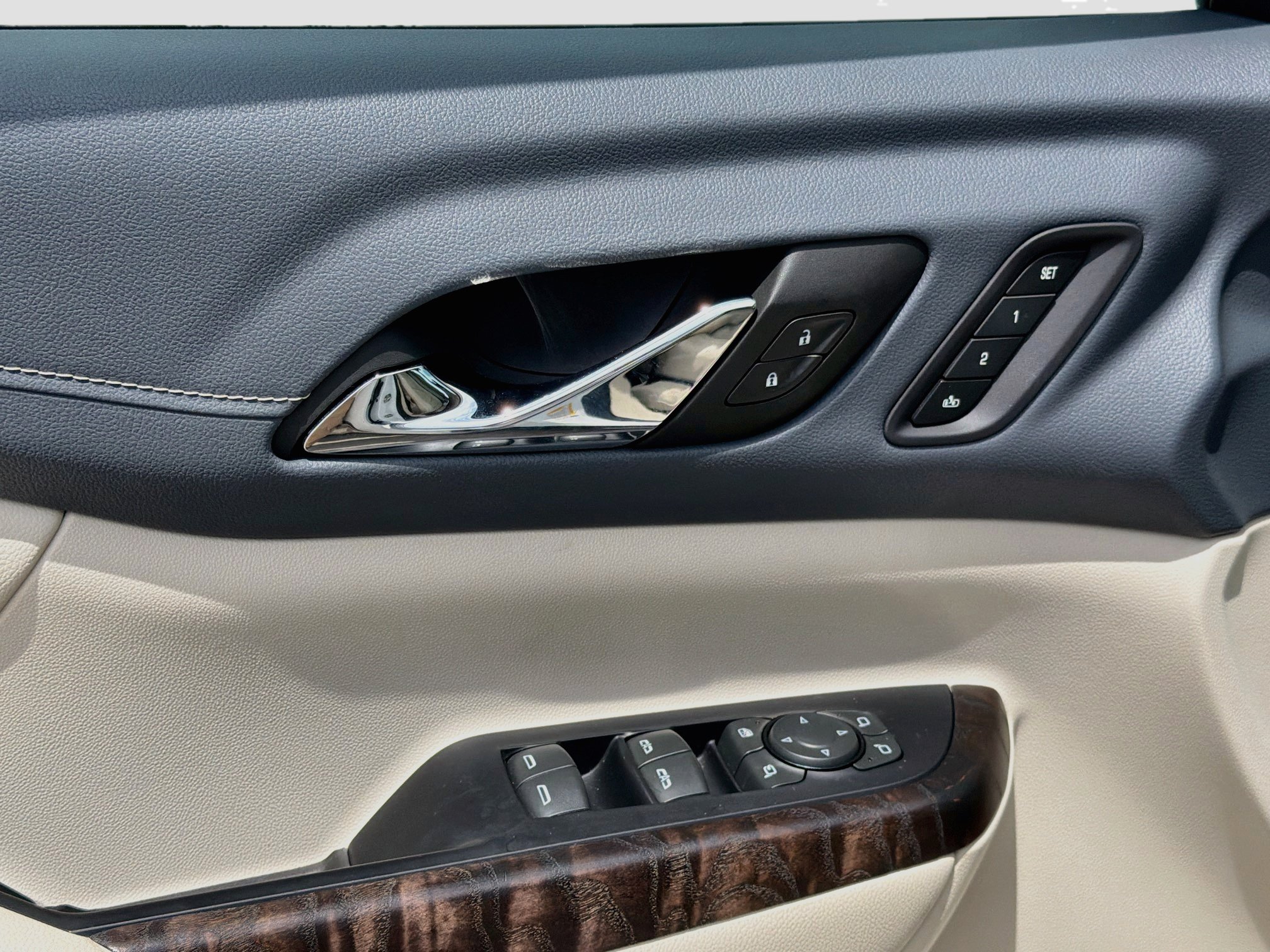 Used 2022 GMC Acadia Denali w/ Denali Ultimate Package FWD image 23