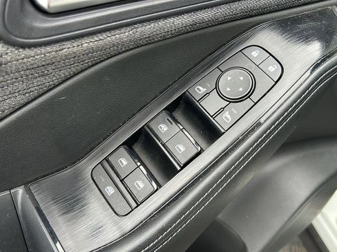 Used 2023 Nissan Rogue SV image 12