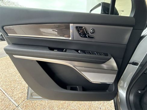 Certified 2026 Cadillac Vistiq Sport image 21