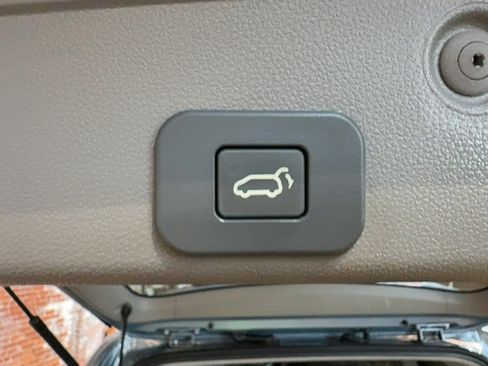 Used 2012 Kia Sedona EX FWD image 80