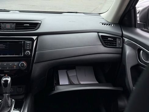 Used 2019 Nissan Rogue S image 33