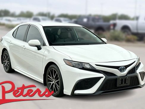 Used 2023 Toyota Camry SE image 1