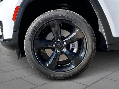 Used 2024 Jeep Grand Cherokee L Laredo image 10