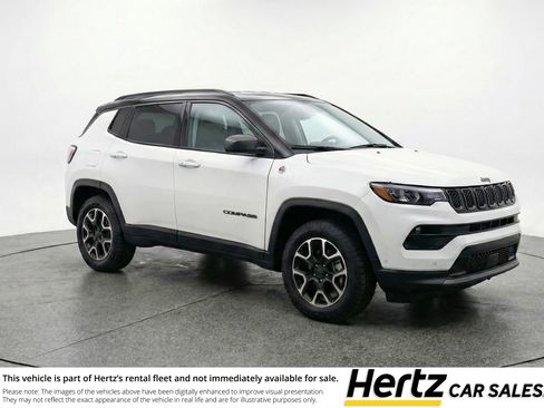 Used 2025 Jeep Compass Trailhawk image 1