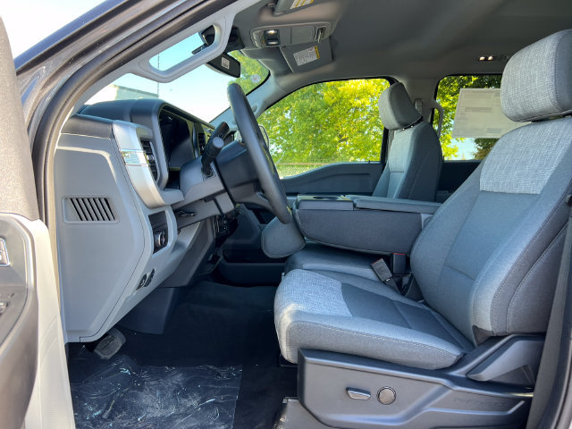 New 2026 Ford F550 4x4 Crew Cab w/ XLT Value Package image 4
