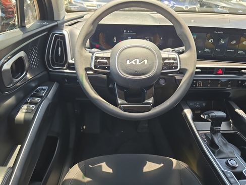 Certified 2025 Kia Sorento LX FWD image 13