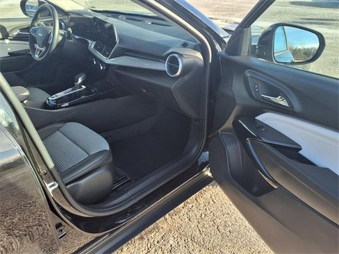 Used 2025 Chevrolet Trax LT w/ LT Convenience Package image 78