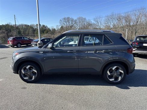 Certified 2025 Hyundai Venue SEL image 4