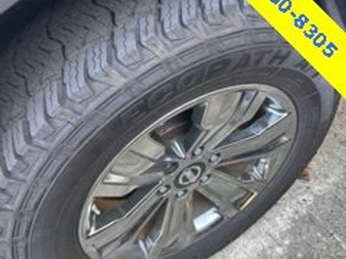 Used 2017 Nissan Titan SV image 15